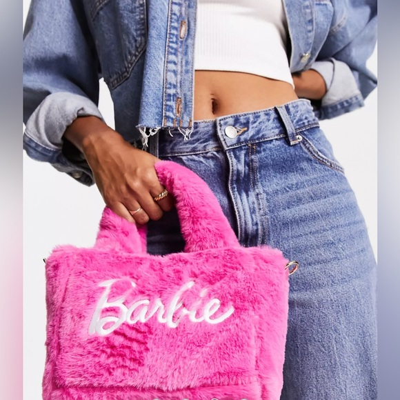 Skinnydip x Barbie Pink Plush Fluffy Convertible Crossbody/Tote Bag 💖 - Picture 7 of 10